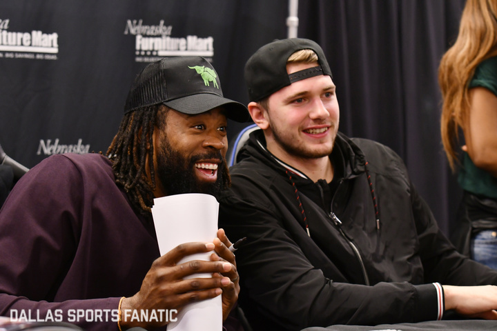 Desmañado Latón Alojamiento Photos: Luka Doncic & DeAndre Jordan Signing (January 6, 2019) - Dallas Sports Fanatic Desmañado Latón Alojamiento Photos: Luka Doncic & DeAndre Jordan Signing (January 6, 2019) - Dallas Sports Fanatic